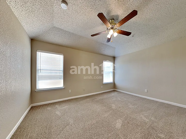 955 Aaron Dr — Photo 9
