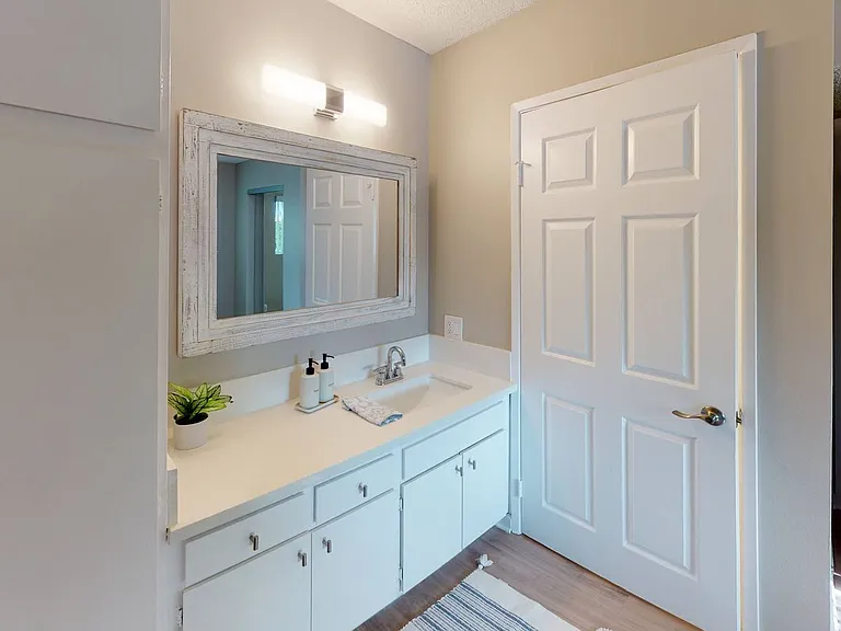 Mentone Apartments — Photo 32