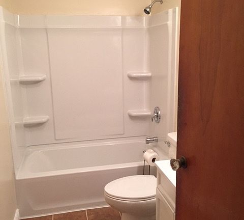 5th image of 708 W Elm St