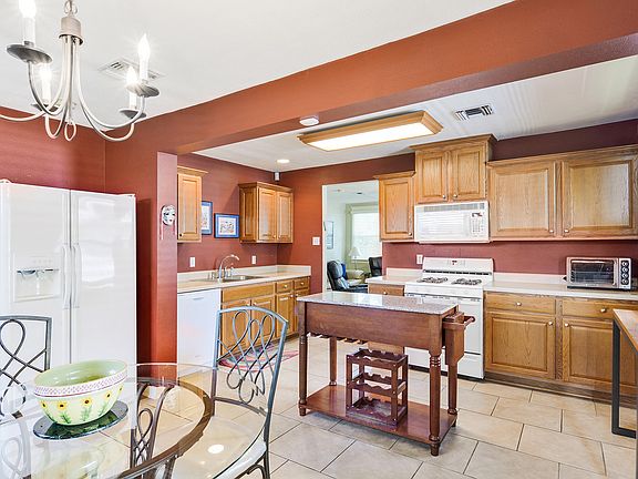 Kitchen and Breakfast Area
