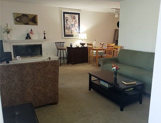 3rd image of 121 Vivian Ln