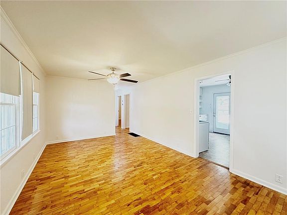 5th image of 104 W Benton St