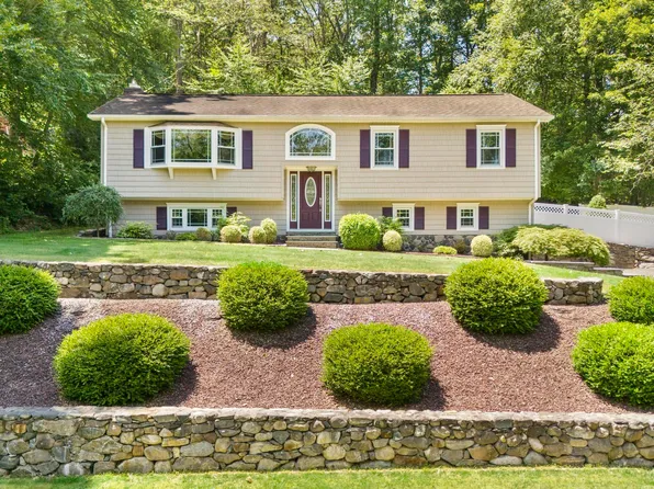 137 Quaker Farms Road, Oxford, CT 06478