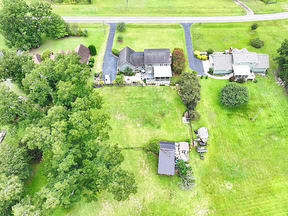 3rd image of 698 Fredonia Rd