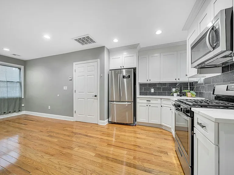 518 Summer St #2 — Photo 12