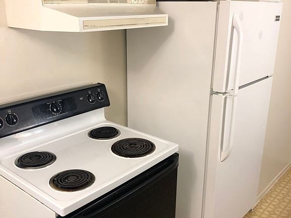 5th image of 23205 Beechwood Ave APT 8
