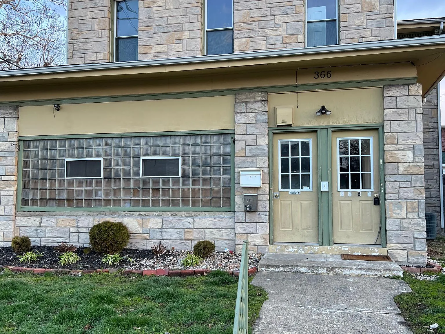 366 W Prairie Ave — Photo 1
