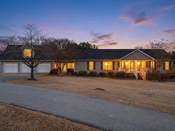 120 Mockingbird Ln, Spring Lake, NC 28390
