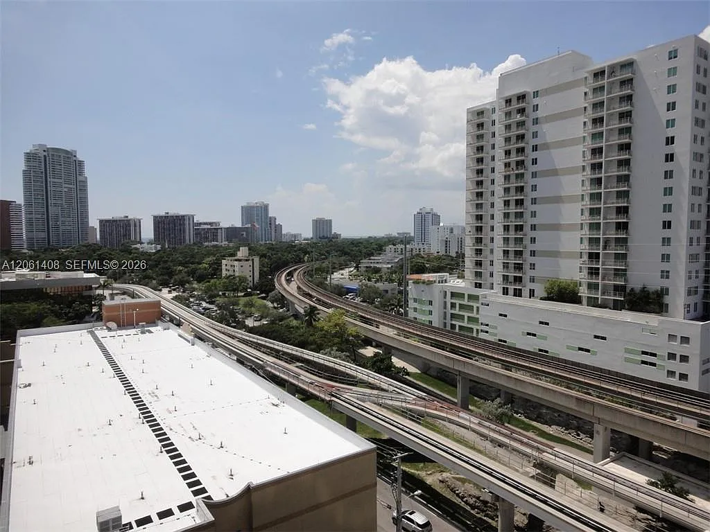 2 bed, 1013 sqft, $3,490 — Photo 2