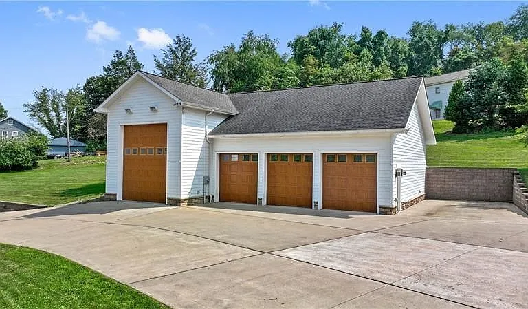 6050 Walton Rd — Photo 45