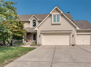 305 SE Williamsburg Dr, Lees Summit, MO 64063