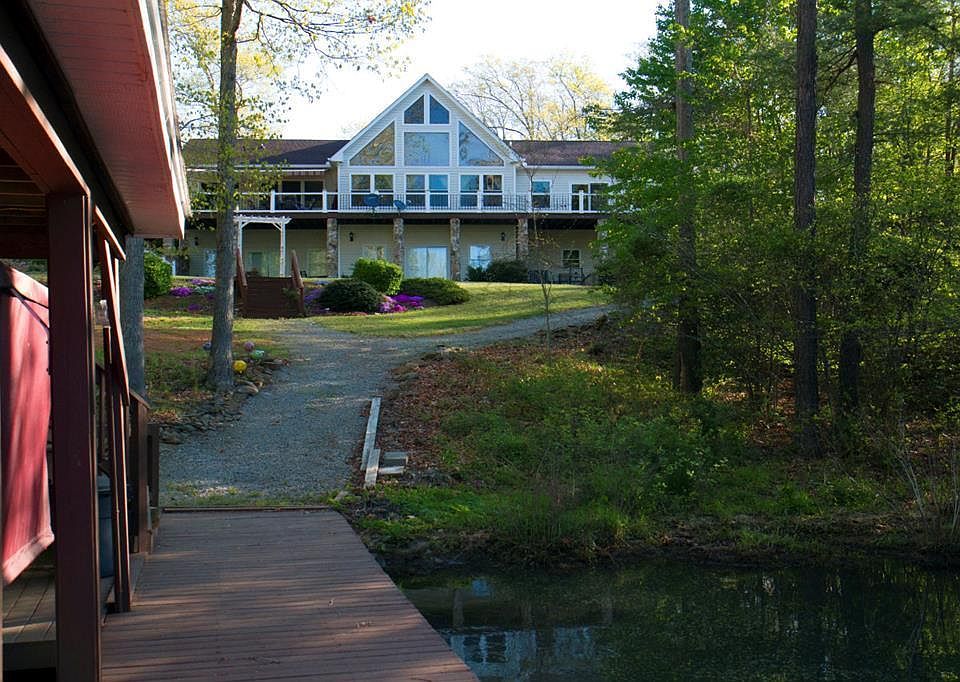 1st image of 15 Saponi Dr