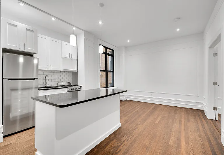 347 W 55th St #7F — Photo 2