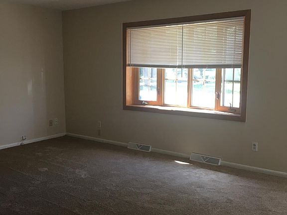 4th image of 3355 Hiwood Ave
