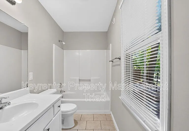 151 Laura Ave — Photo 5
