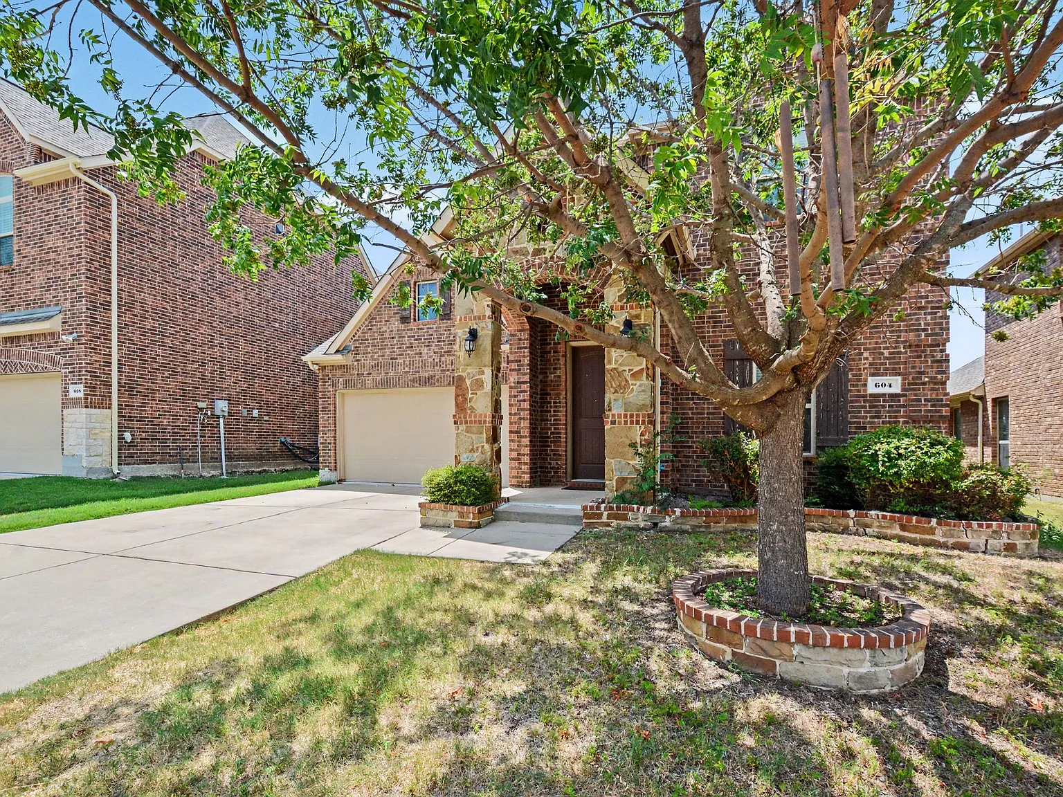 4 bed, 3.5 bath, 2740 sqft, $2,999 — Photo 2