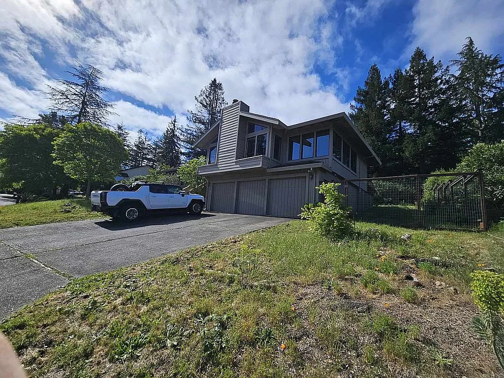 553 Catherine Ct - Photo 3