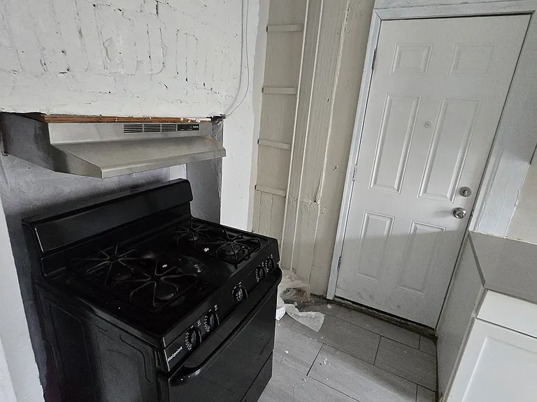 240 William St #G1 — Photo 5