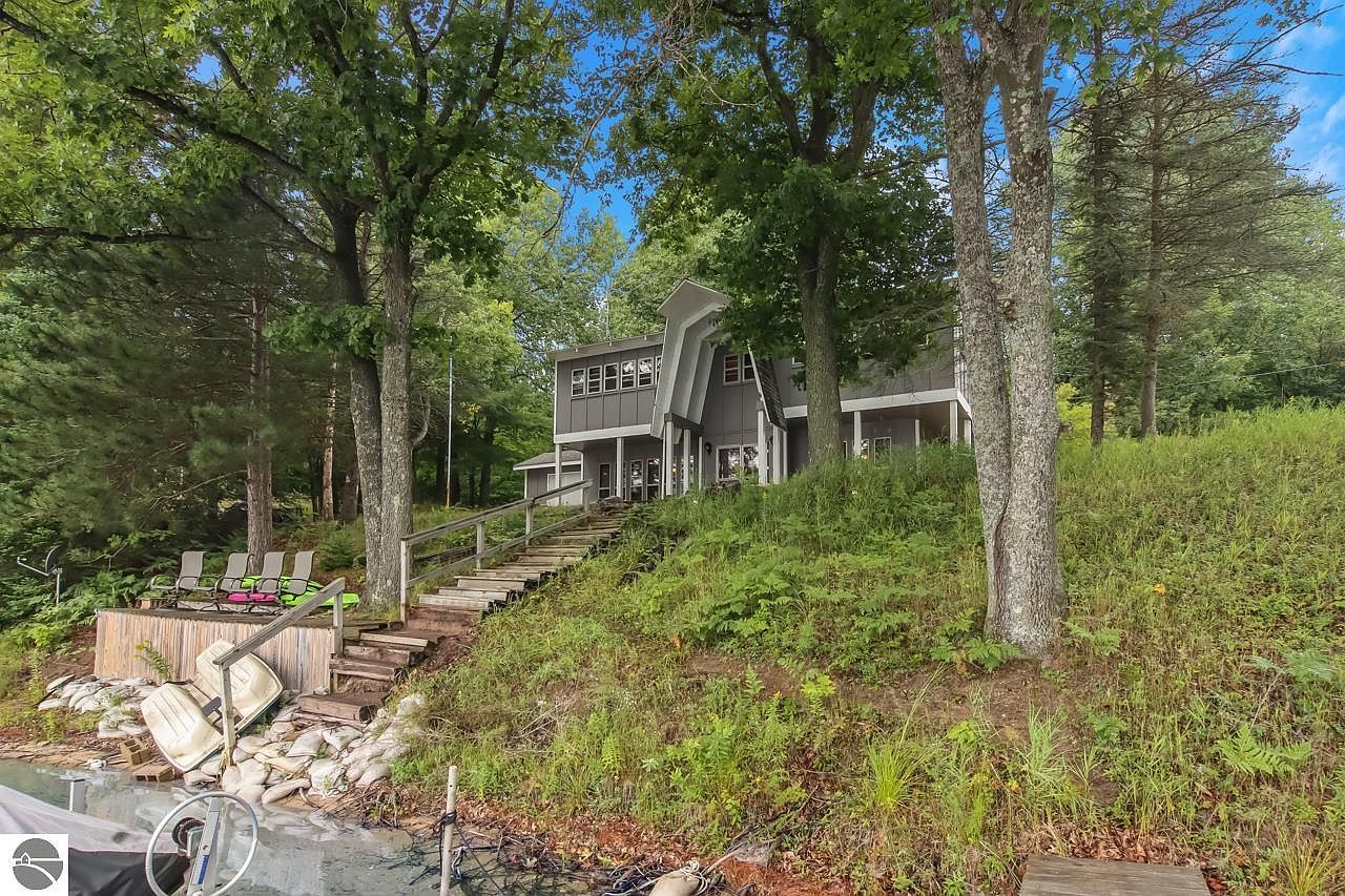 10172 Carmichael Dr NE, Mancelona, MI 49659 MLS 1914970 Zillow