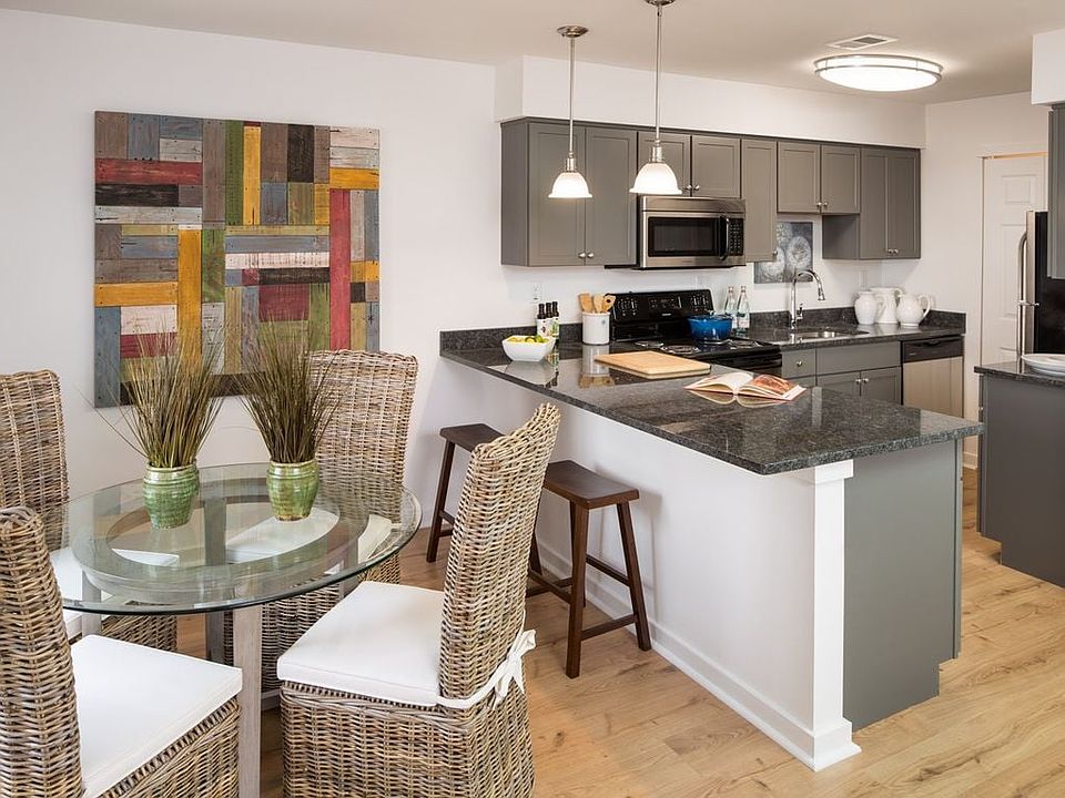 Fully Renovated 2 Bedroom Kitchen with Granite Upgrade at Yardley Crossing