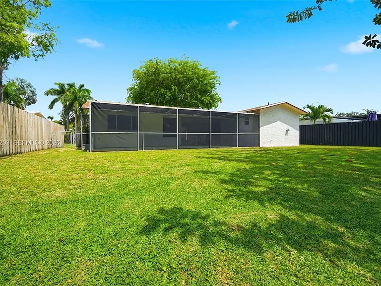 920 NW 92nd Ave — Photo 10
