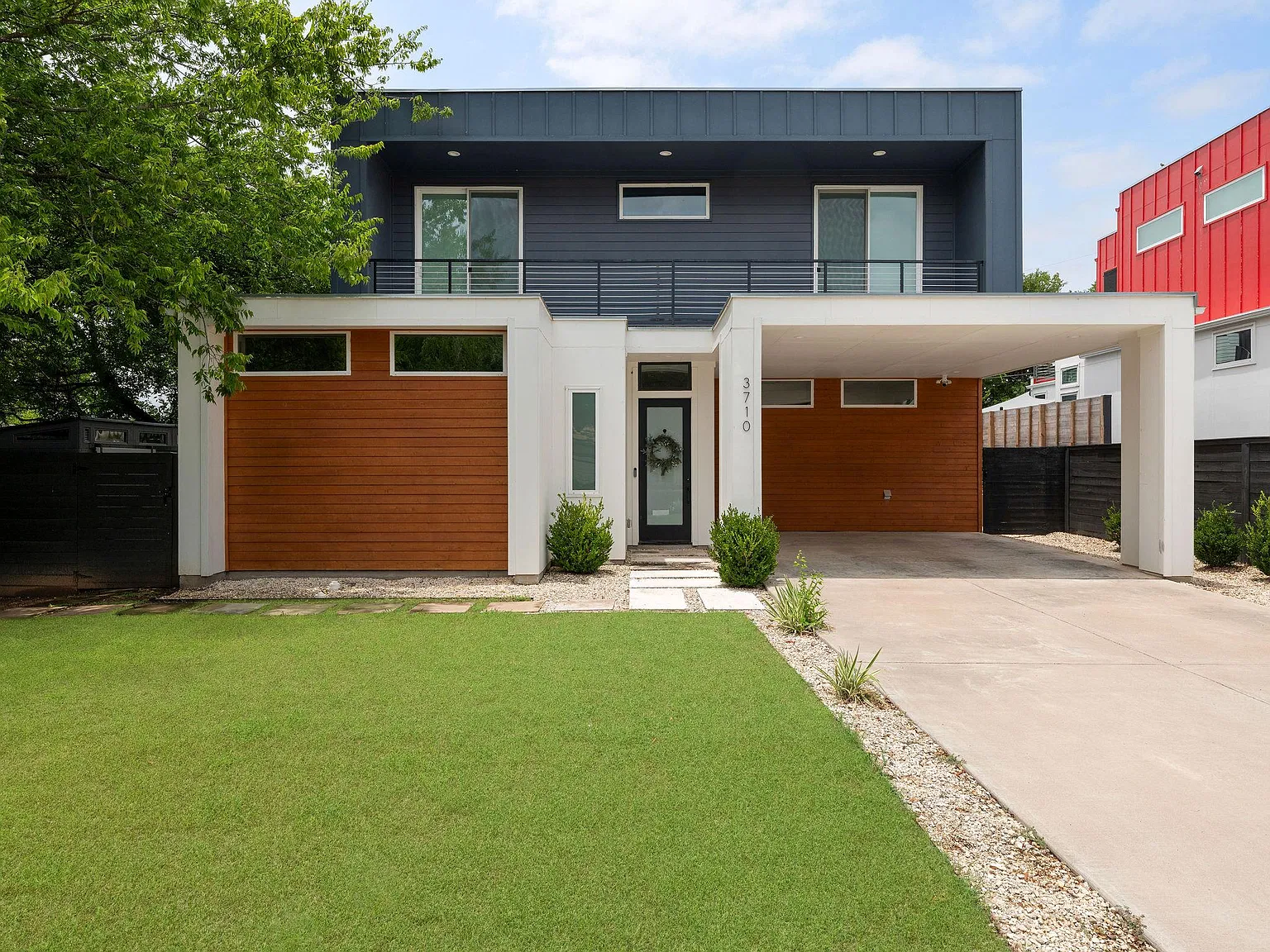 3 bed, 2.5 bath, 2210 sqft, $4,500 — Photo 1