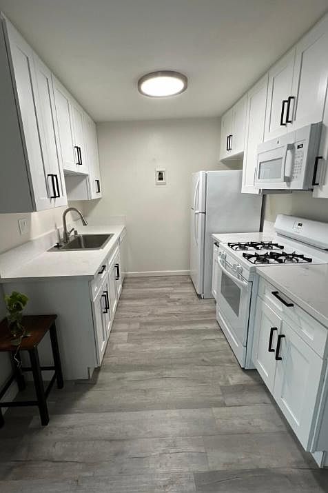 1st image of 11460 Riverside Dr #21