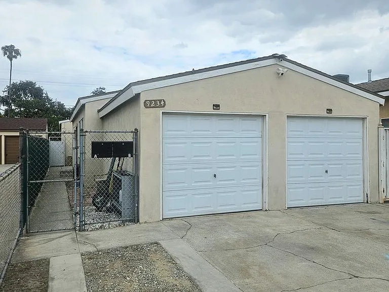 9234 Elizabeth Ave — Photo 6