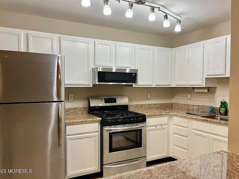 102 Wedgewood Cir — Photo 3
