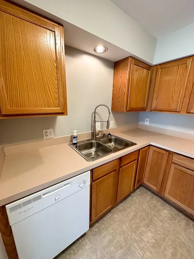 1 bed, 700 sqft, $950 — Photo 4