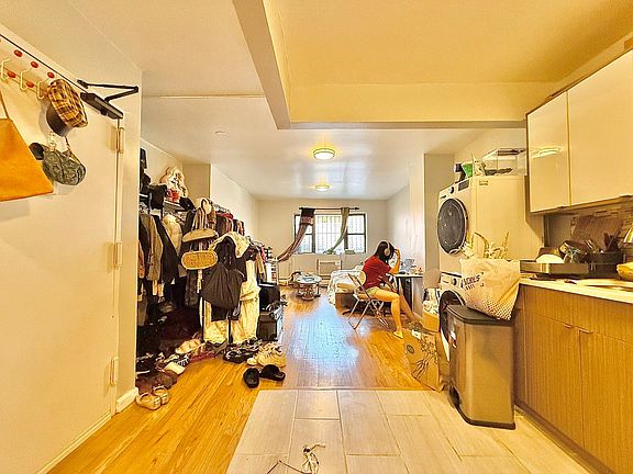 2nd image of 27 Stuyvesant Ave #1