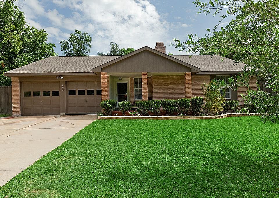 1st image of 803 Lochmoor Ln