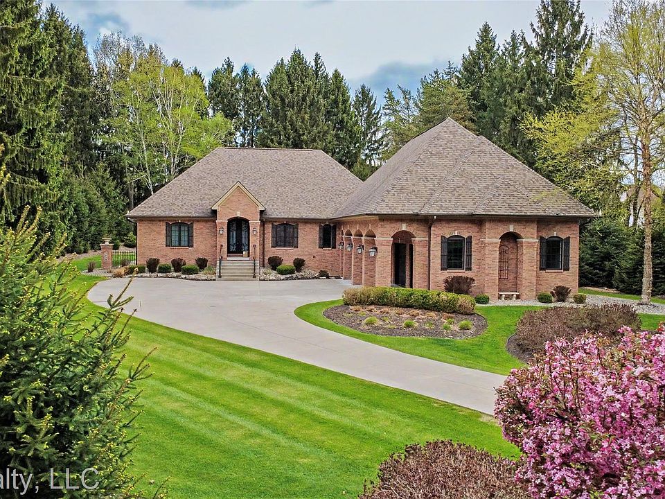 1st image of 4525 Mapleton Dr