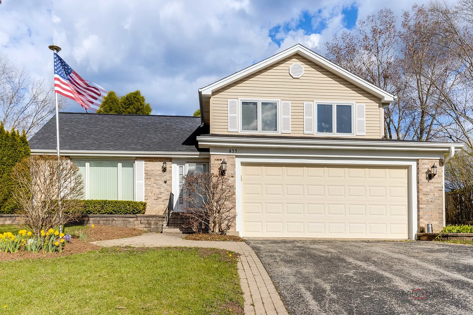 435 Somerset Ct photo 1