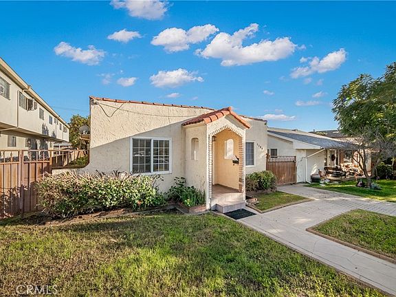 4th image of 1126 Rosedale Ave