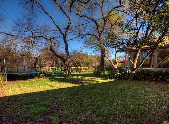 4th image of 5702 Shoal Creek Blvd