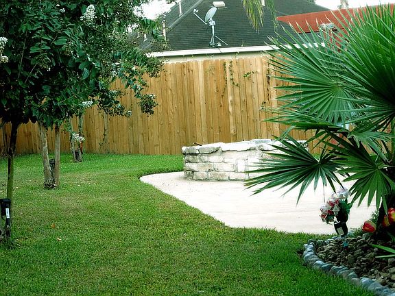 Fire pit - backyard 
