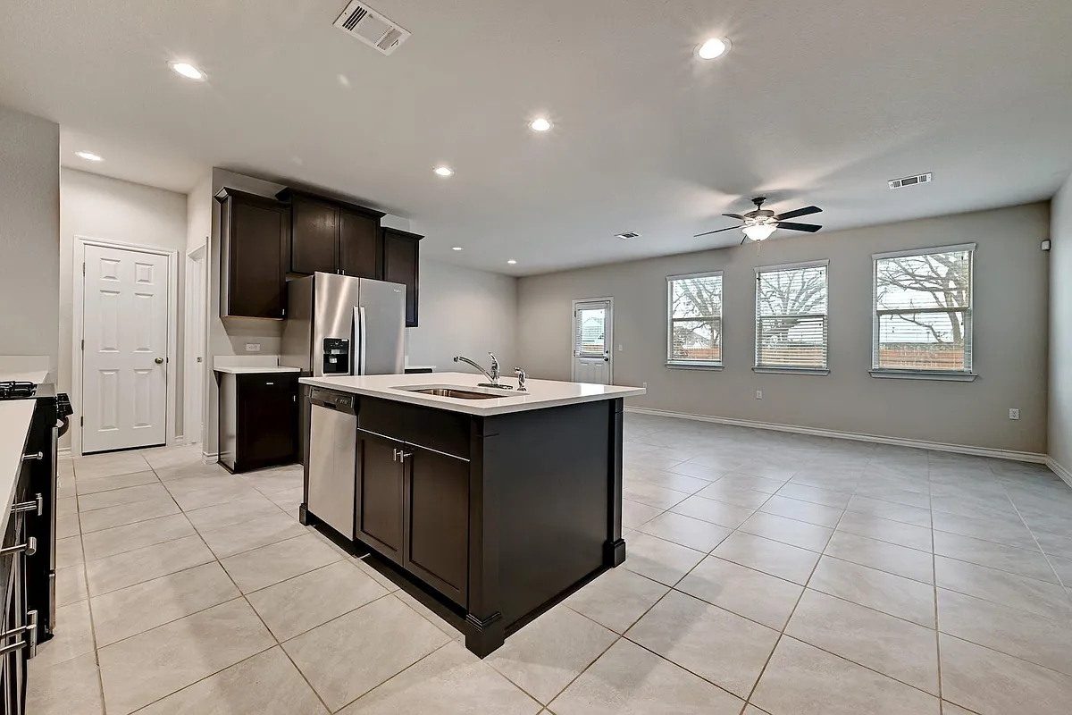 Building Photo - 11805 Saddle Rock Dr