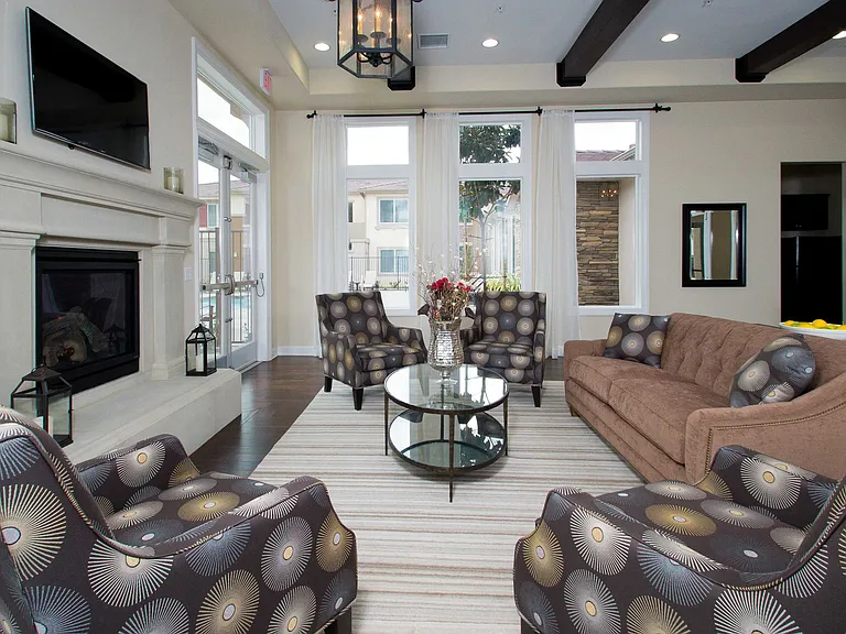 Avila Apartment Homes — Photo 9