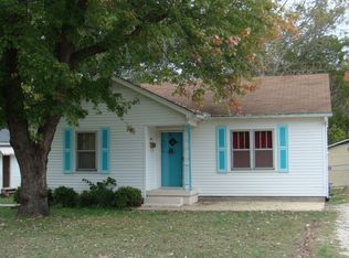 802 Curtis St, Paris, TN 38242