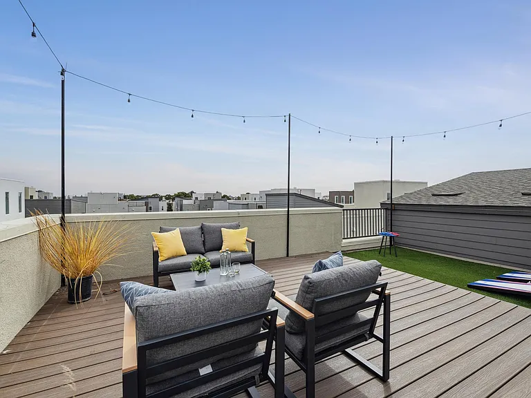 1426 Seawind Dr — Photo 40