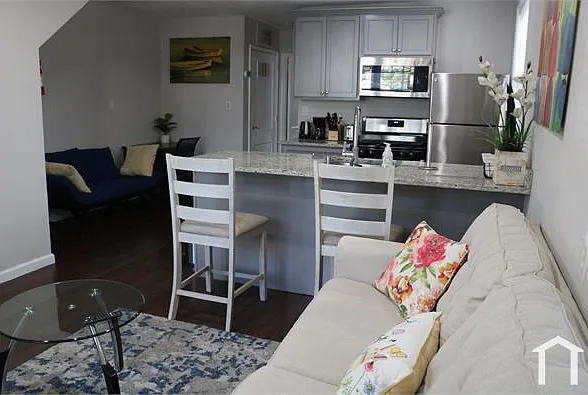 2239 Chester St SE — Photo 2