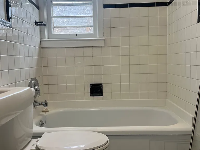 425 Burlington Ave #4 — Photo 11