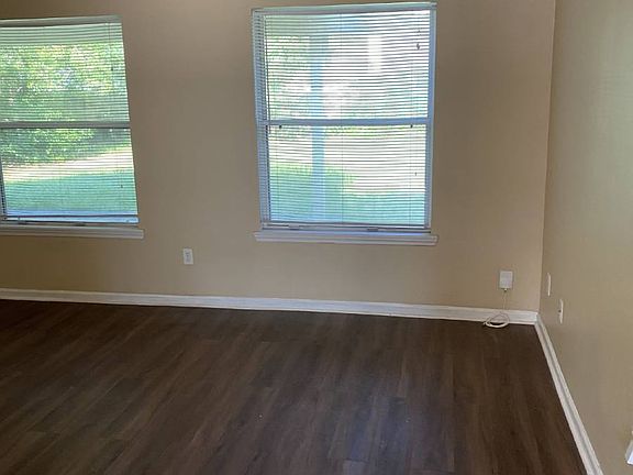4th image of 1282 Summit Oaks Dr E