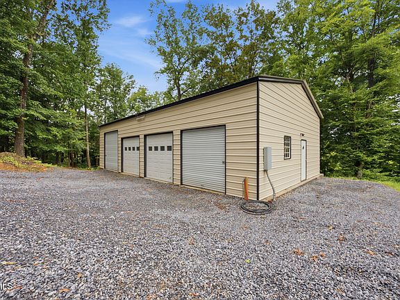 4th image of 107 Rose Dr
