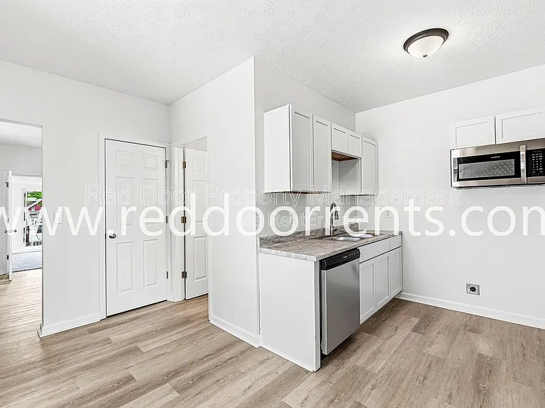389 N Main St #E — Photo 6
