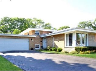 2532 Pick Dr, Glenview, IL 60025