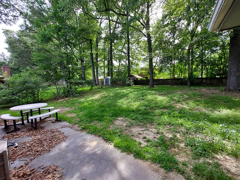 902 Live Oak Dr — Photo 8