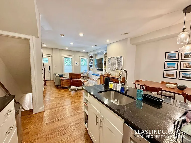 1414 Oak St NW — Photo 10