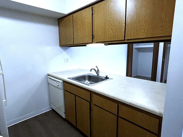 Charter Oaks Apartments — Photo 183